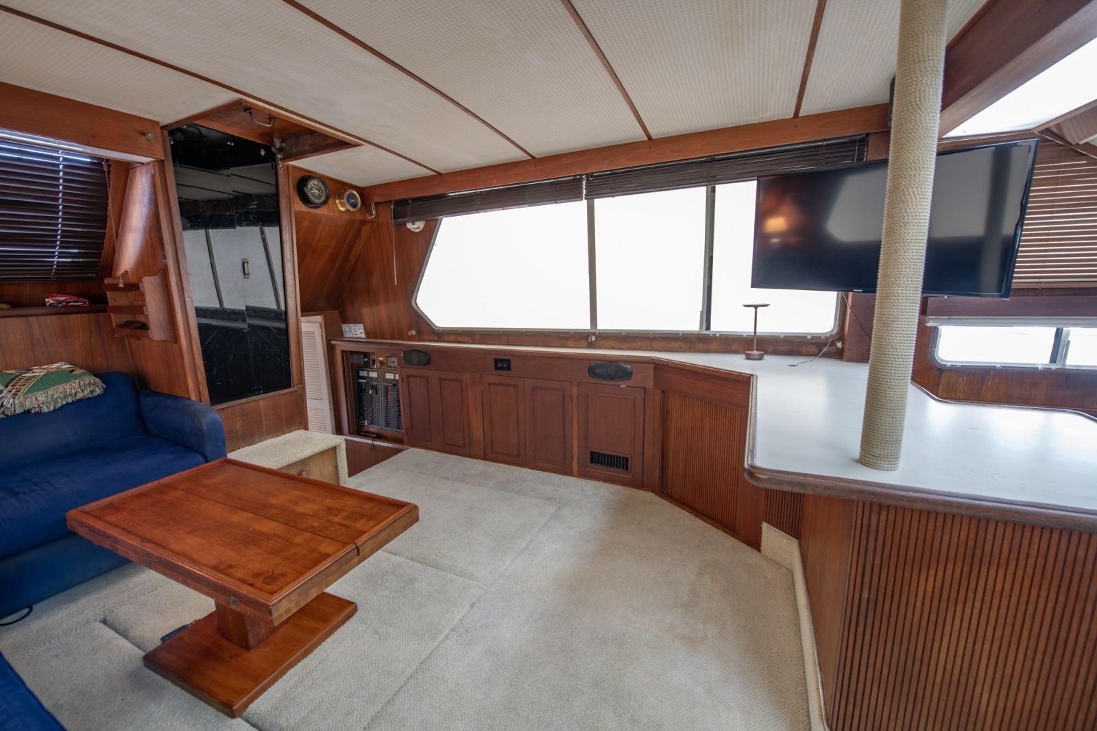 1988 Tollycraft 44 Cockpit M.Y.