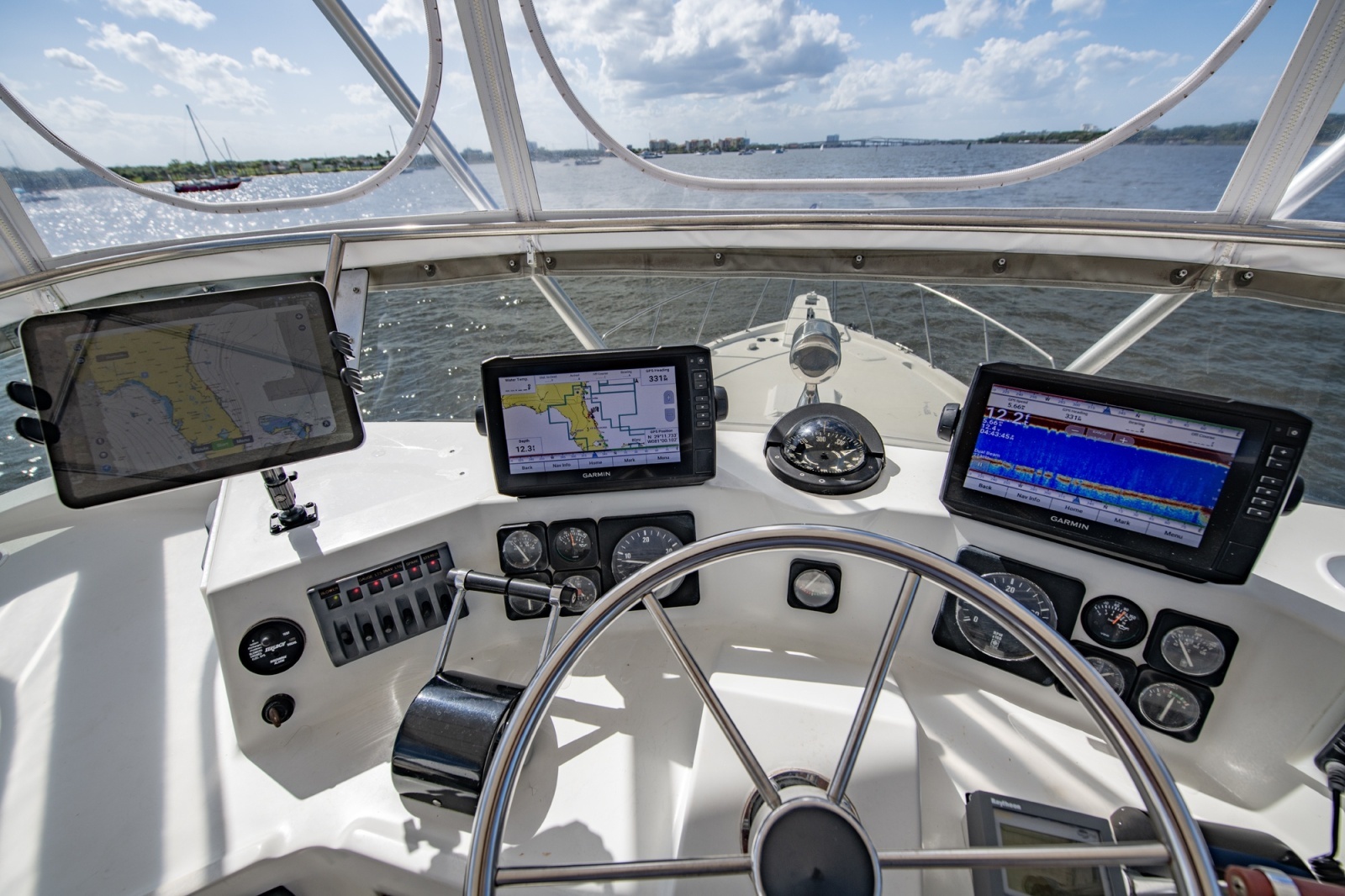 1988 Tollycraft 44 Cockpit M.Y.