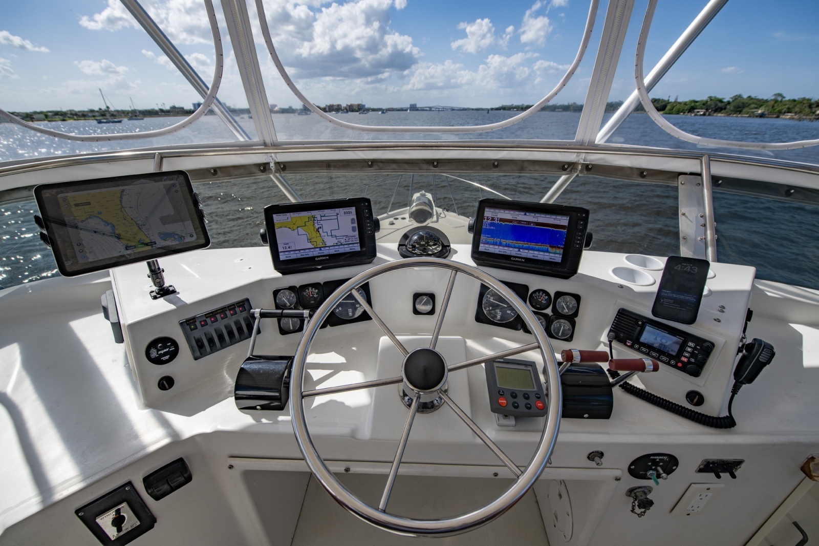 1988 Tollycraft 44 Cockpit M.Y.