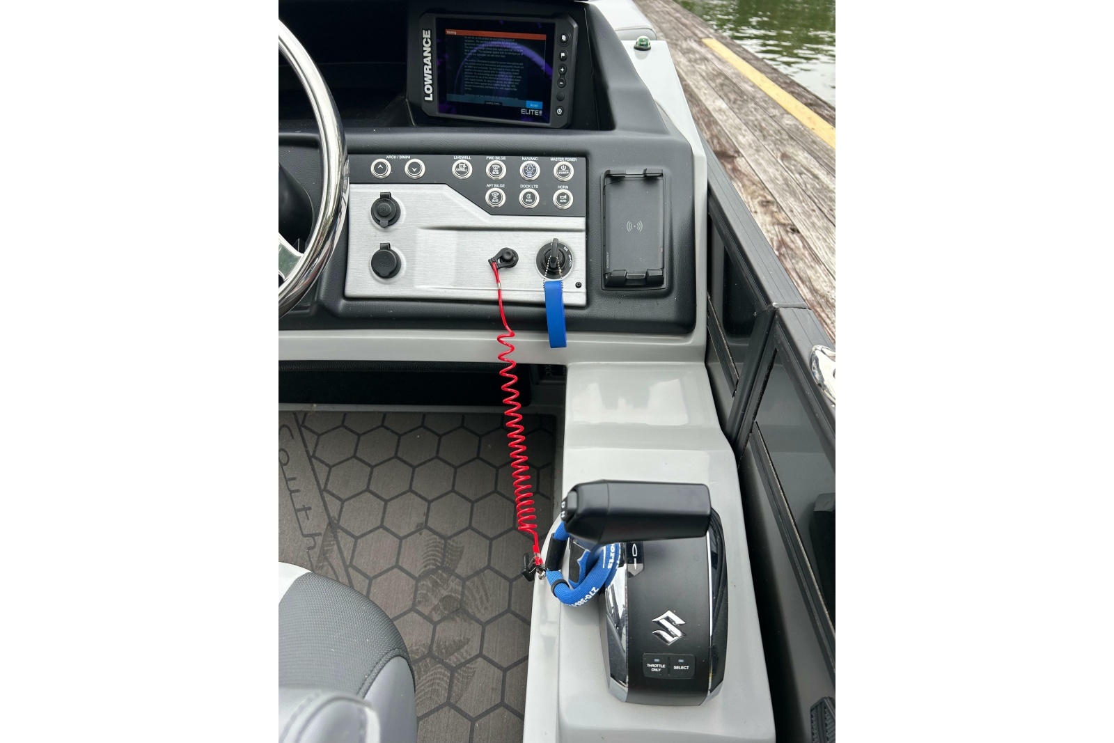 2025 South Bay 525 Tritoon