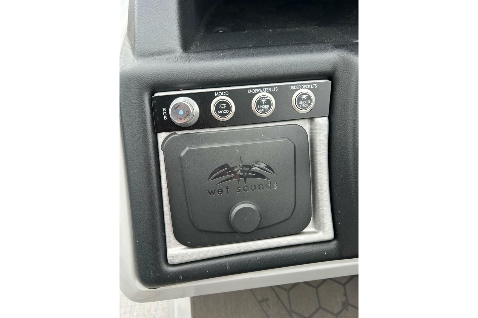 2025 South Bay 525 Tritoon