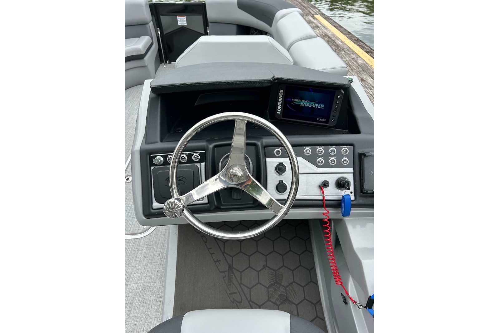 2025 South Bay 525 Tritoon