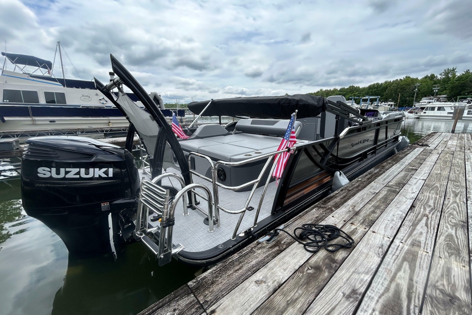 2025 South Bay 525 Tritoon
