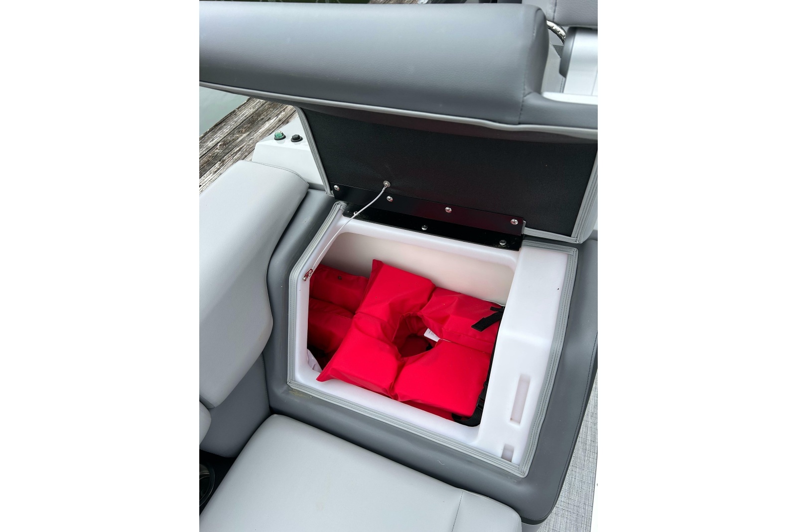 2025 South Bay 525 Tritoon