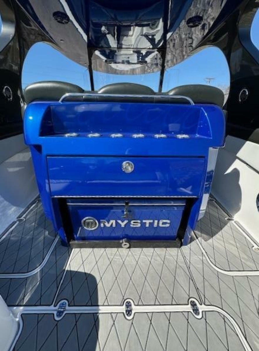 2019 Mystic M4200