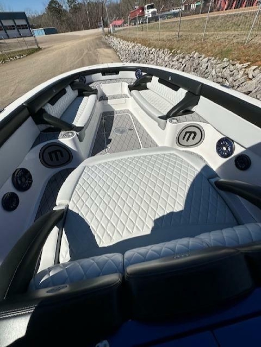 2019 Mystic M4200