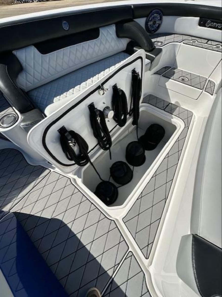2019 Mystic M4200