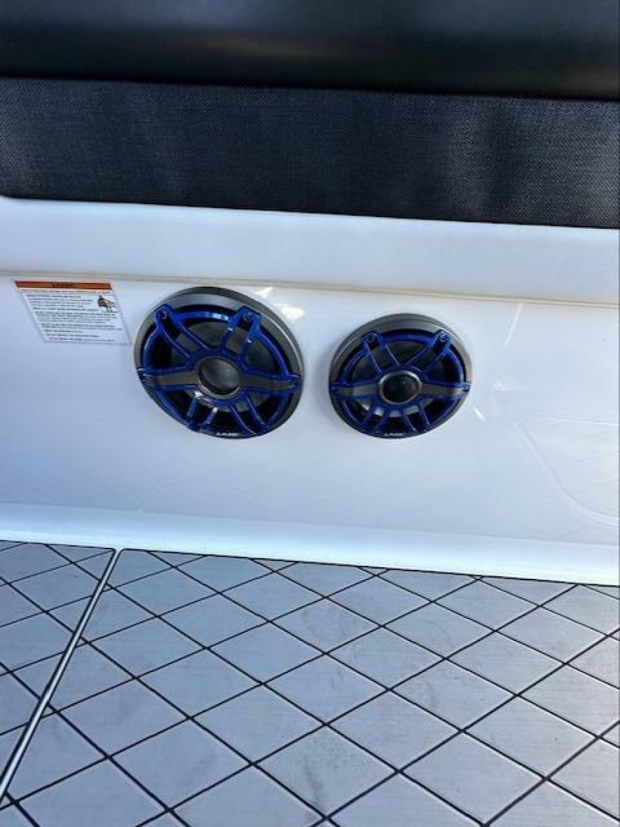 2019 Mystic M4200