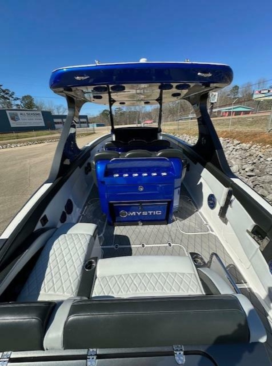 2019 Mystic M4200