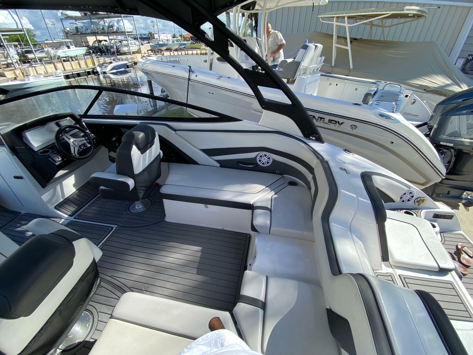 2018 Yamaha Boats 242 Limited S