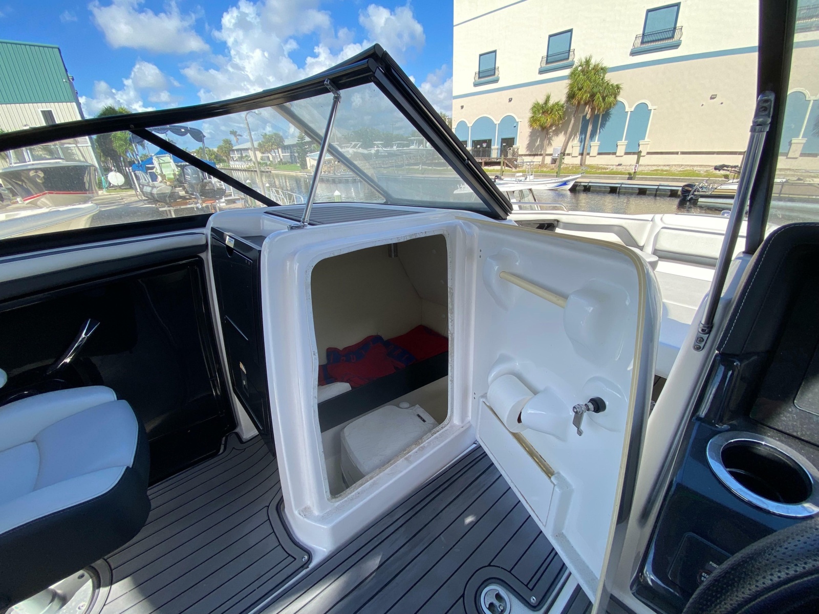 2018 Yamaha Boats 242 Limited S