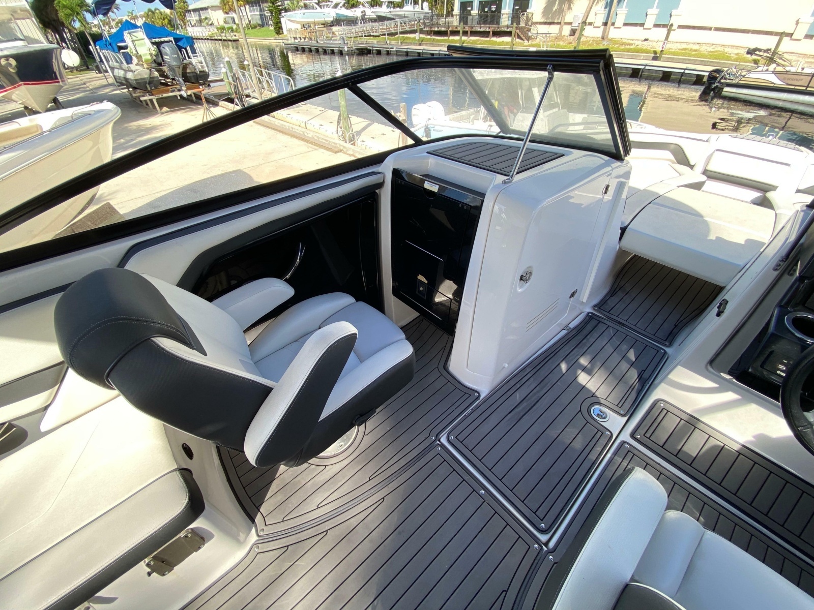 2018 Yamaha Boats 242 Limited S
