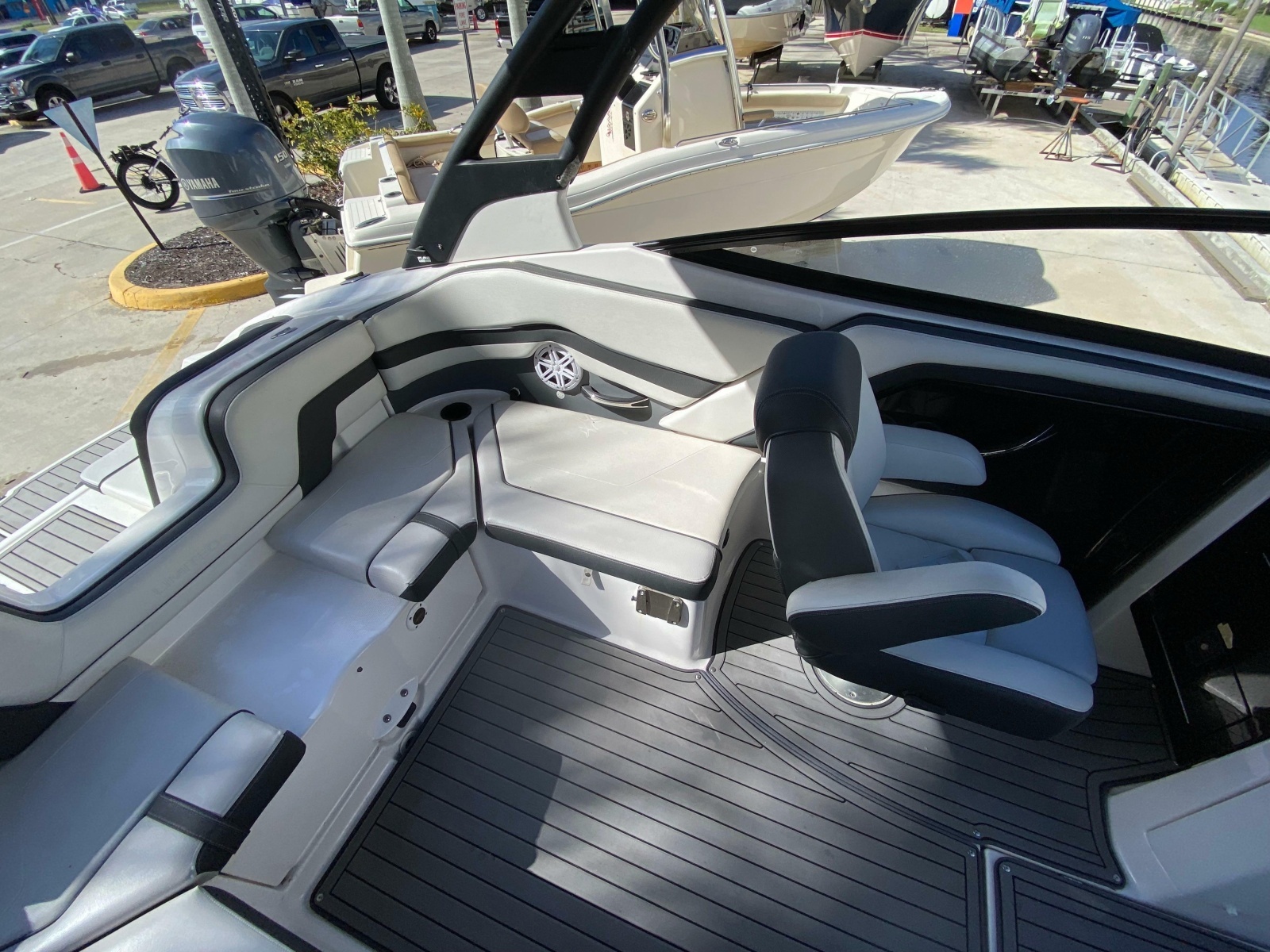 2018 Yamaha Boats 242 Limited S