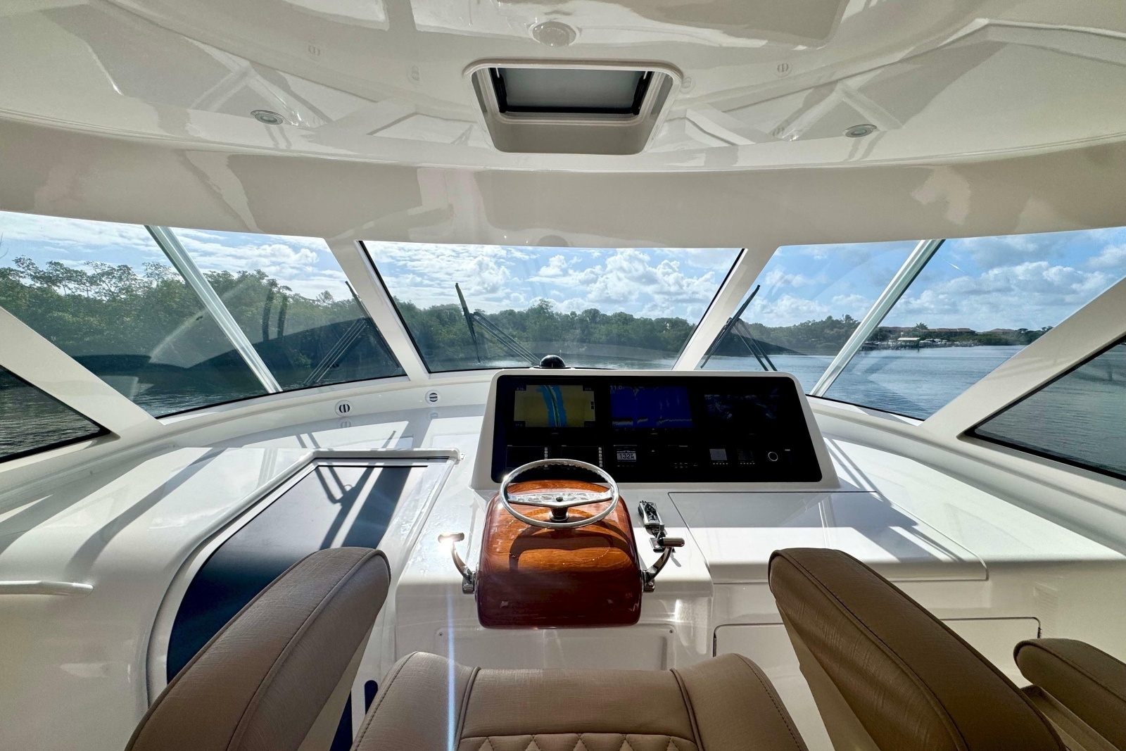 2017 Viking 52 Sport Tower