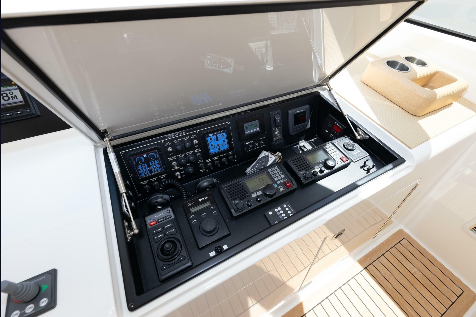 2017 Viking 52 Sport Tower