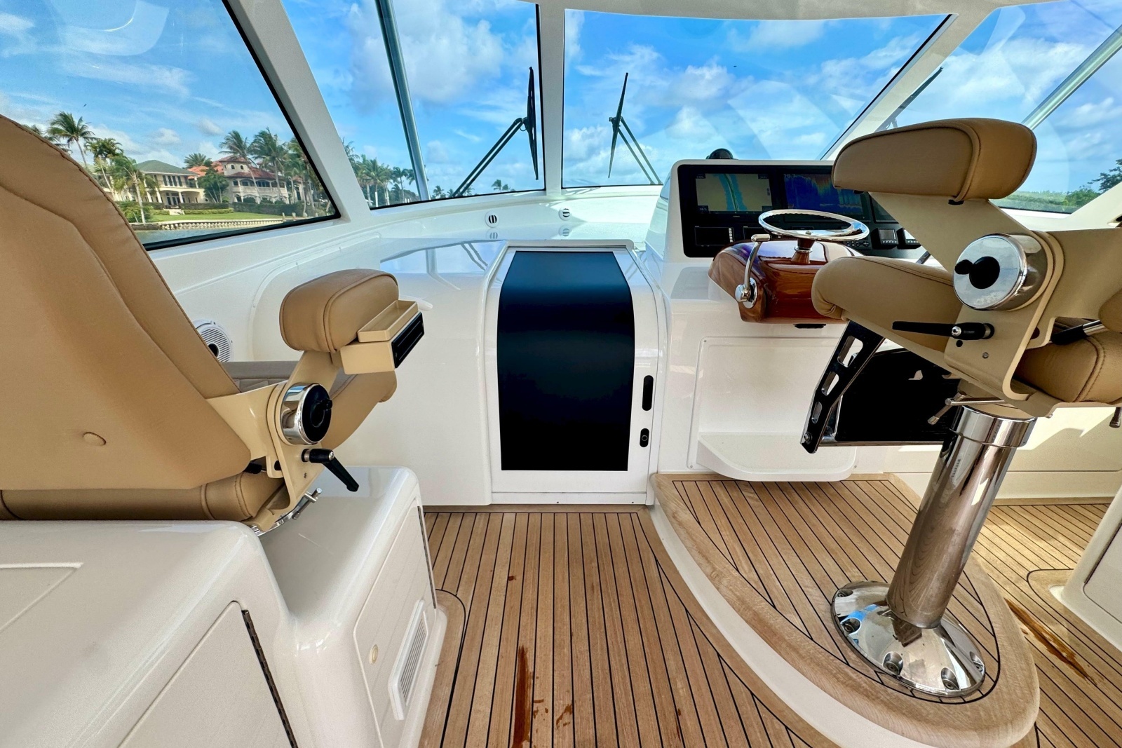 2017 Viking 52 Sport Tower