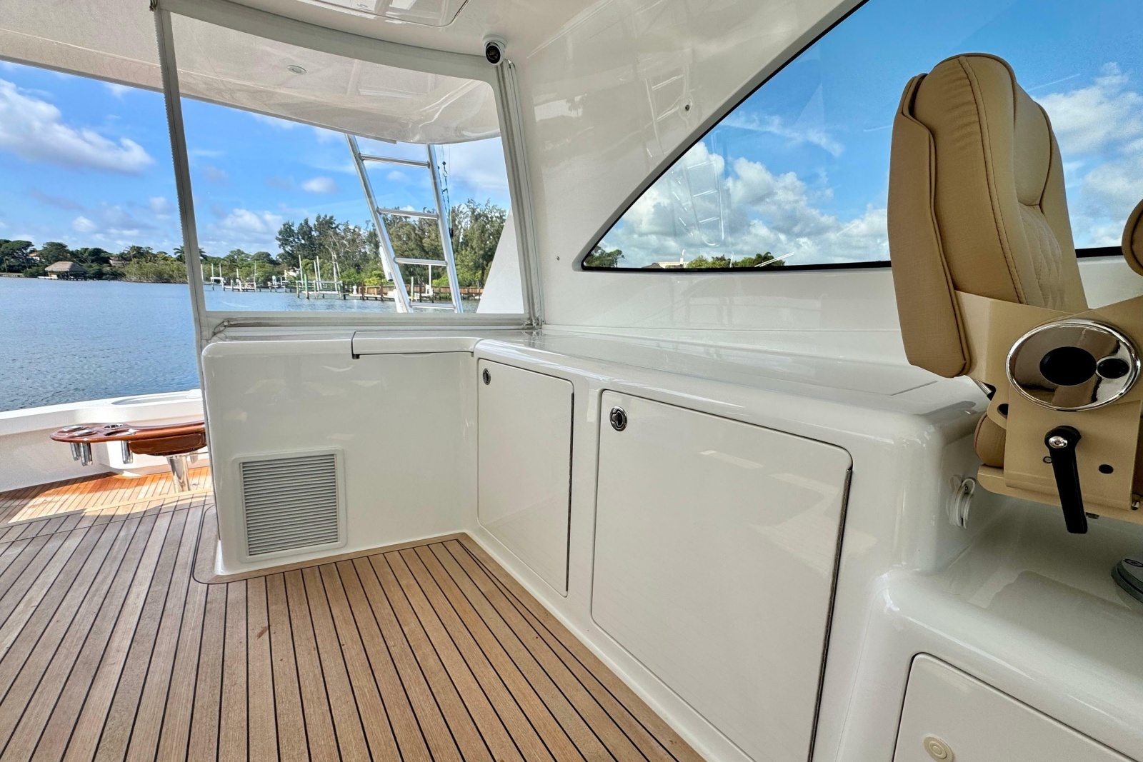 2017 Viking 52 Sport Tower
