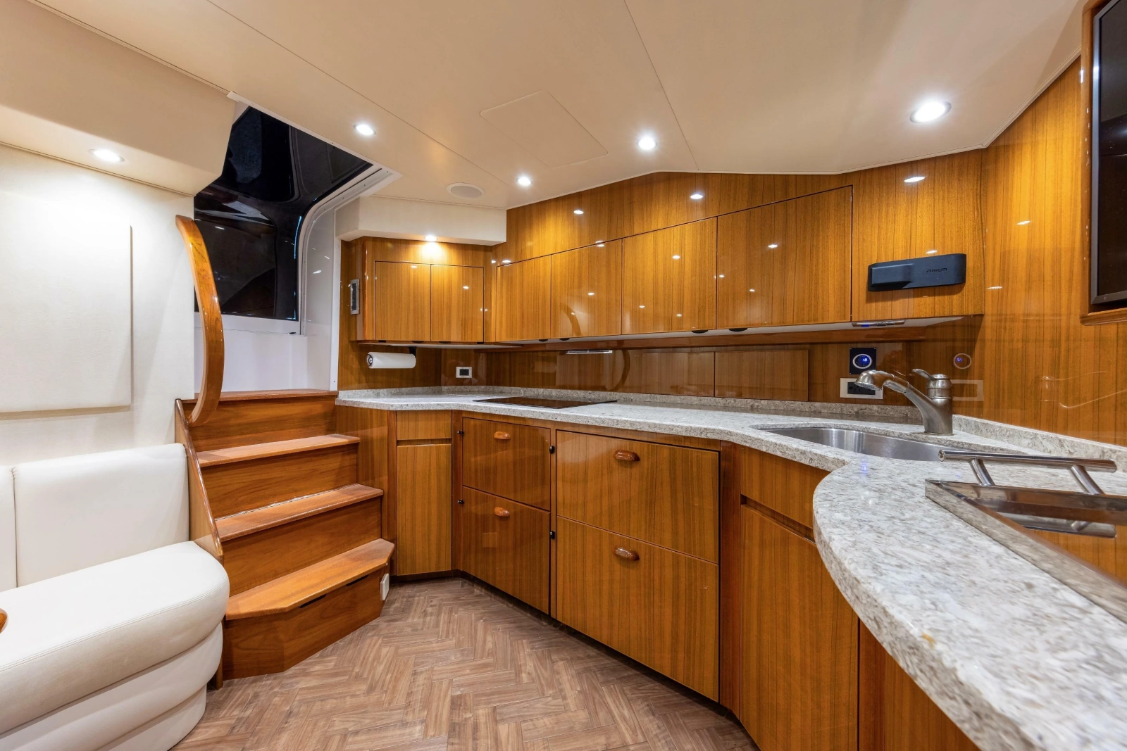 2017 Viking 52 Sport Tower