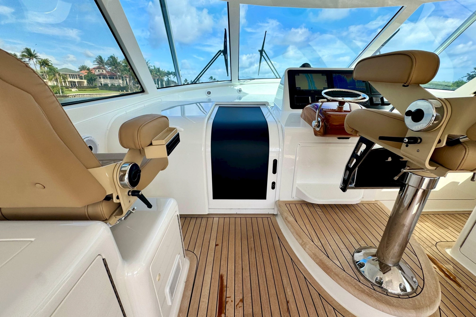 2017 Viking 52 Sport Tower