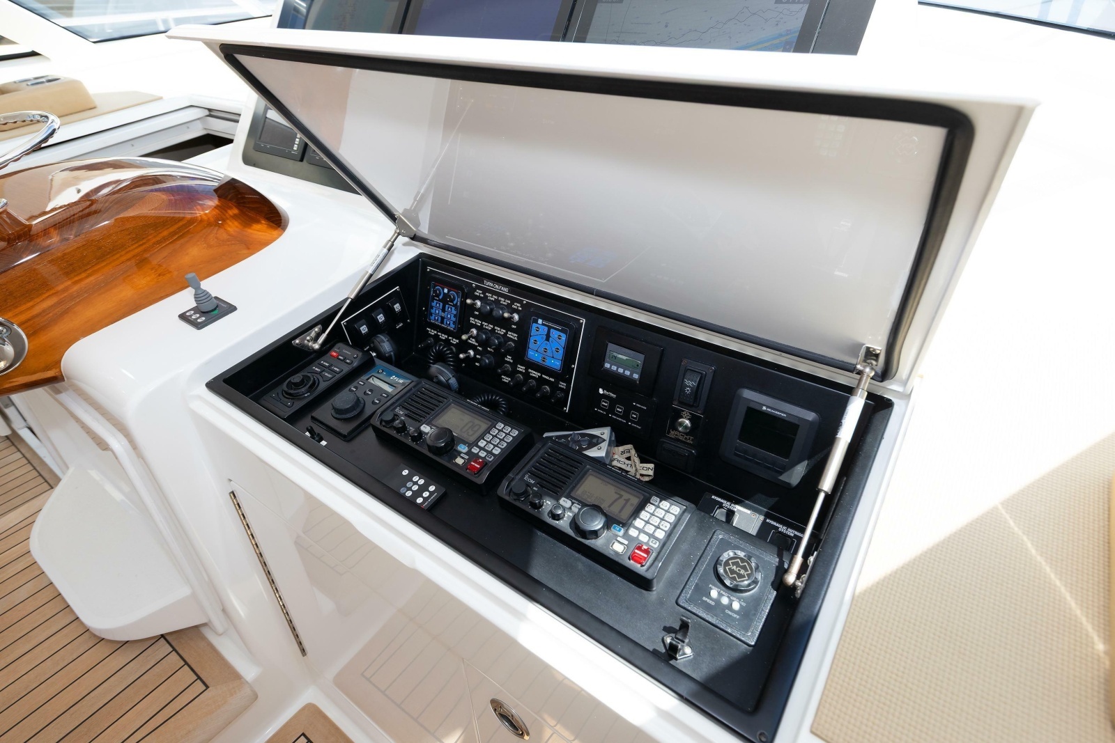 2017 Viking 52 Sport Tower