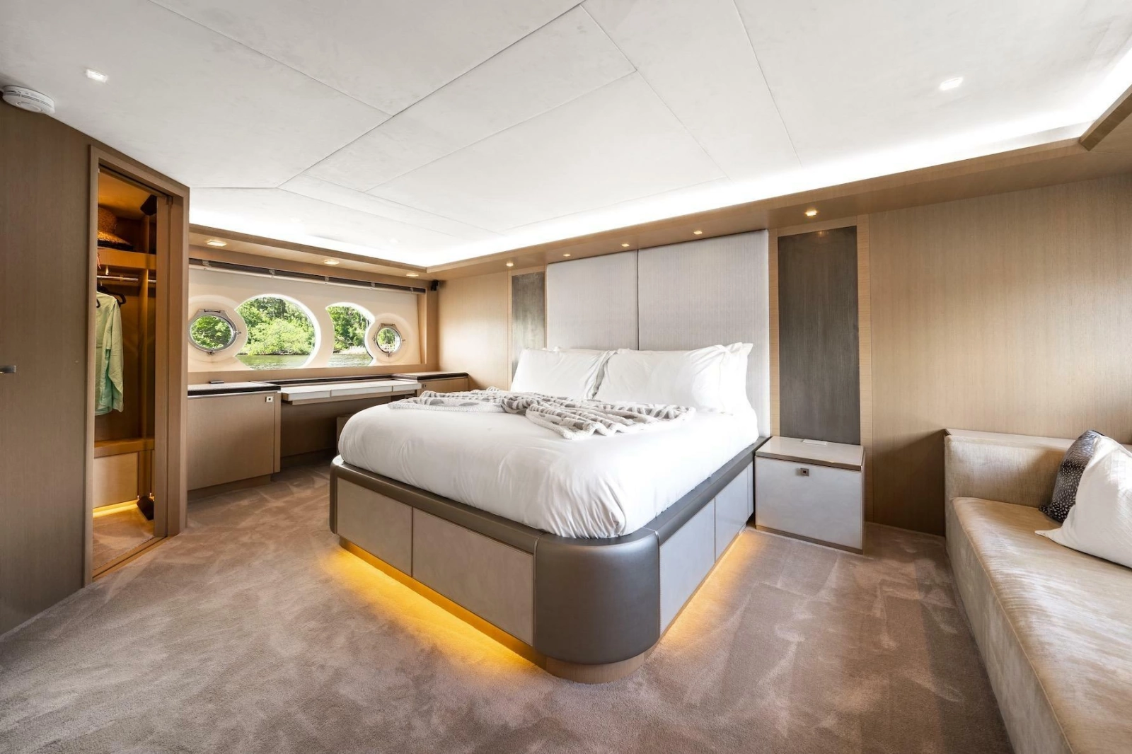2015 Monte Carlo Yachts MCY 86