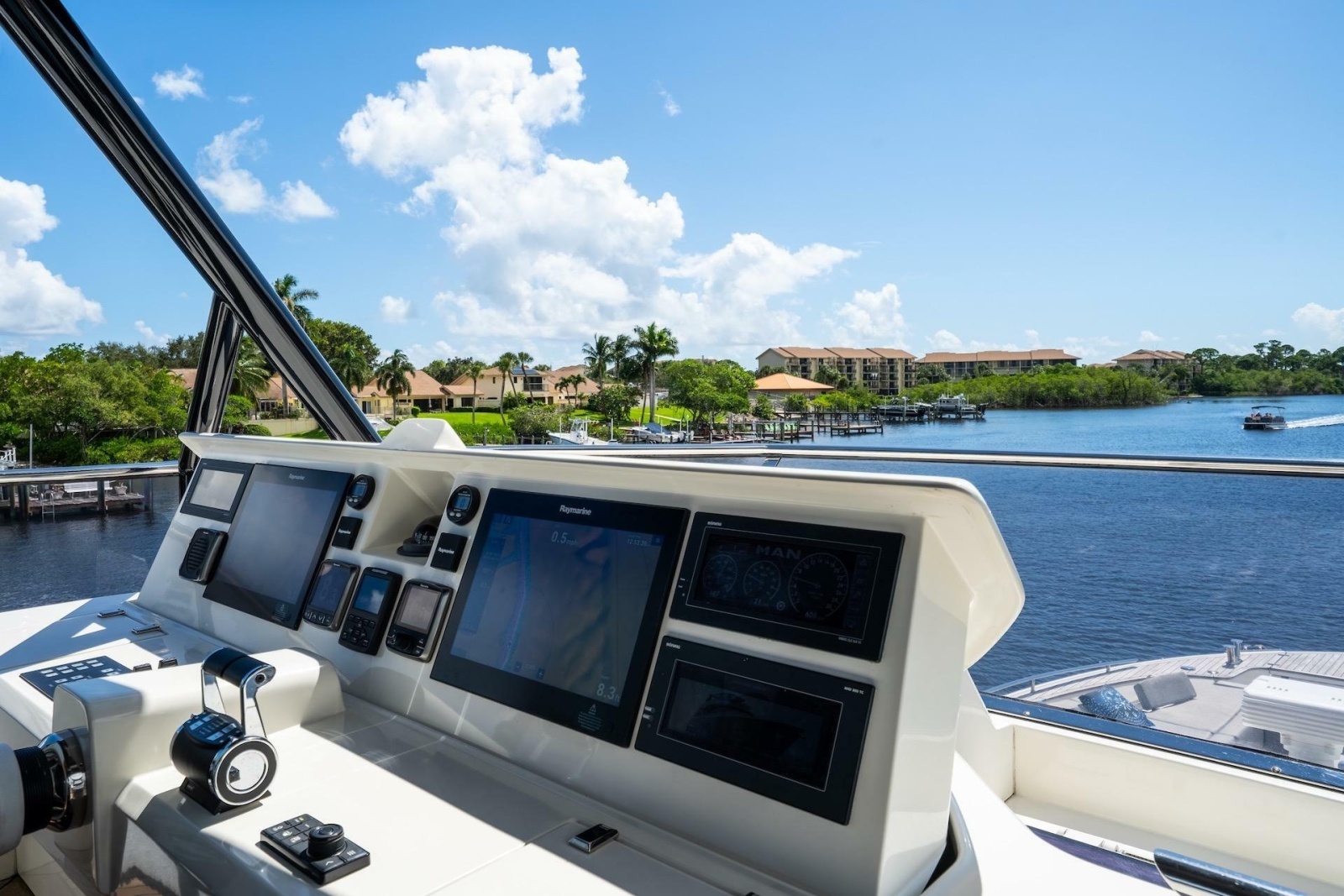 2015 Monte Carlo Yachts MCY 86