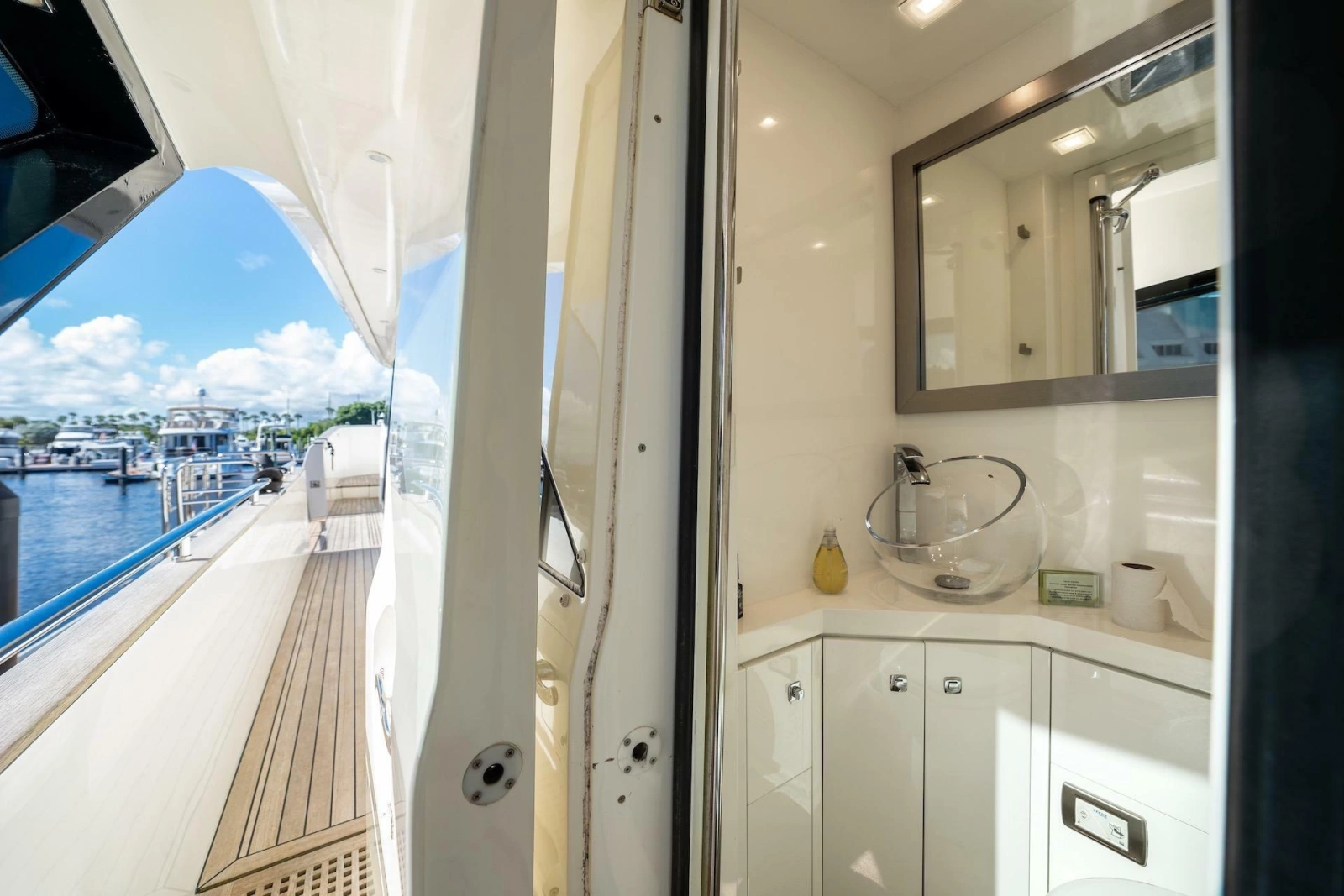 2015 Monte Carlo Yachts MCY 86