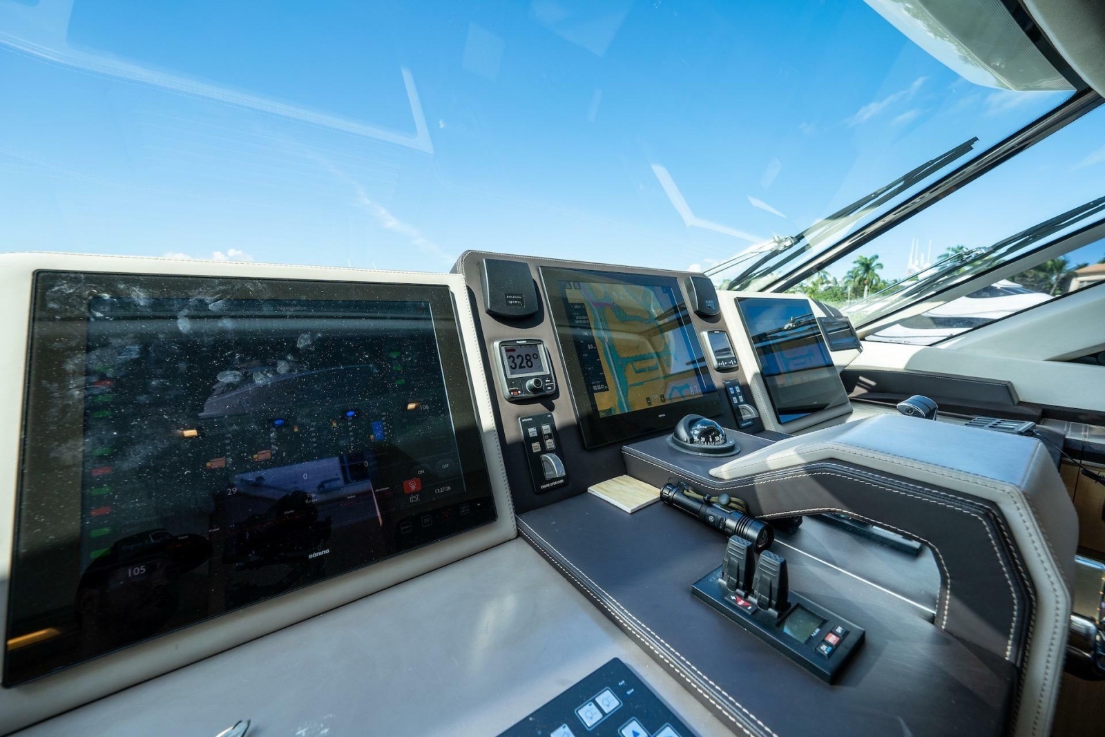 2015 Monte Carlo Yachts MCY 86