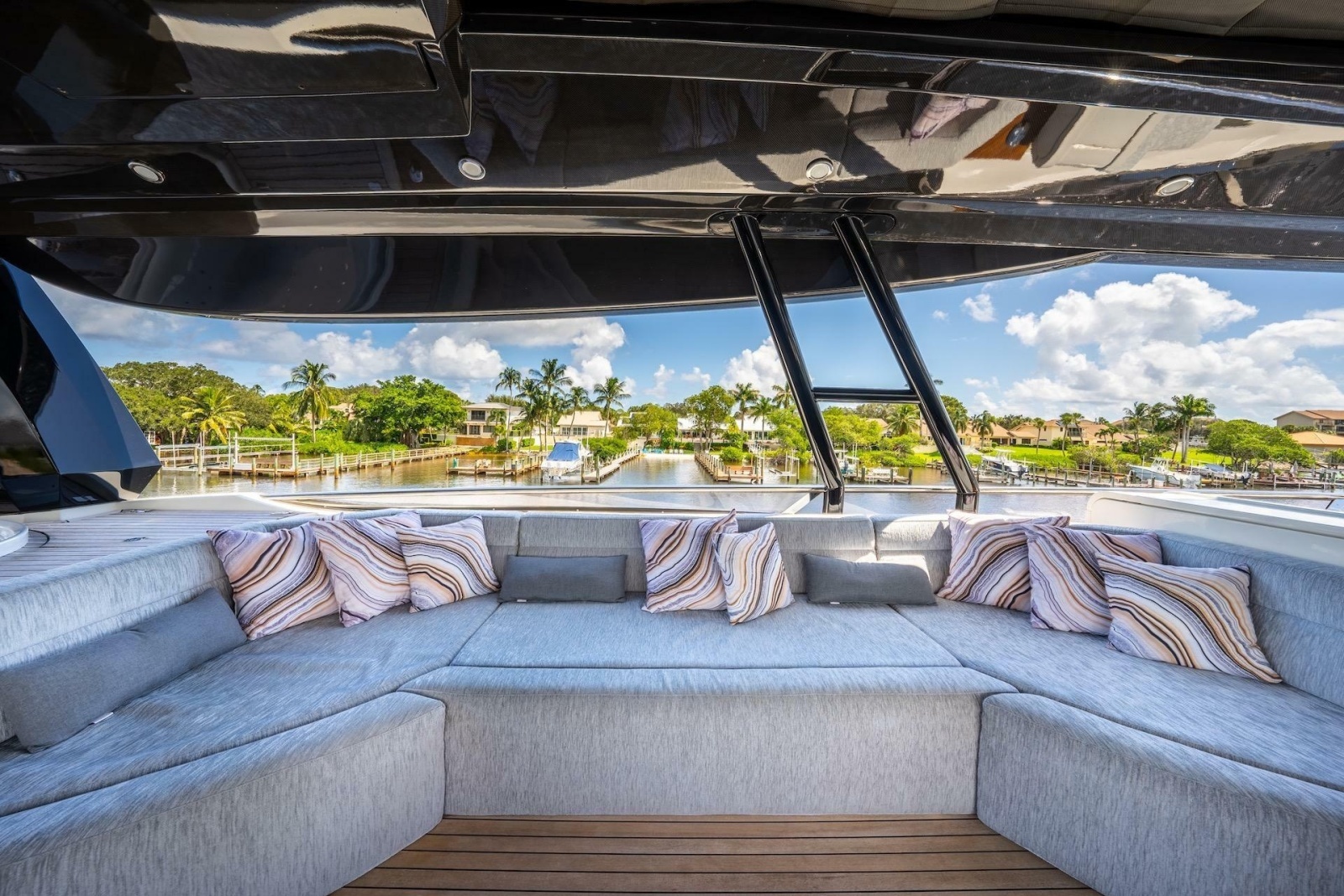 2015 Monte Carlo Yachts MCY 86