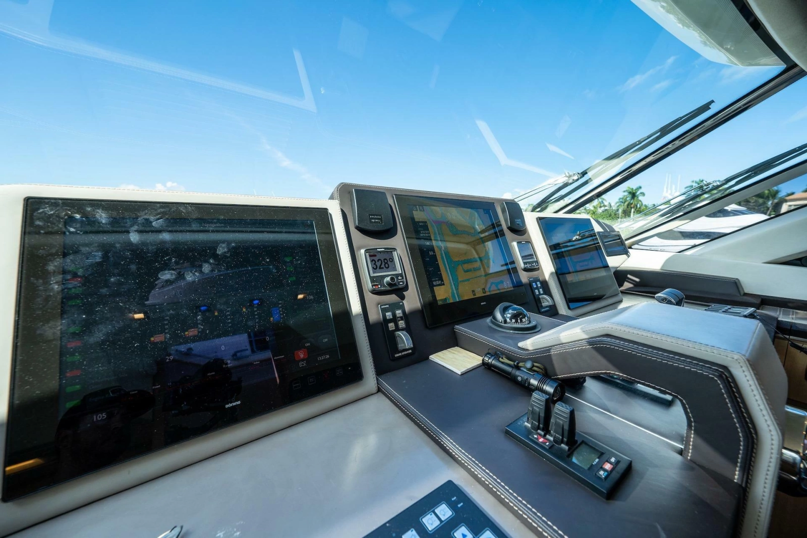 2015 Monte Carlo Yachts MCY 86