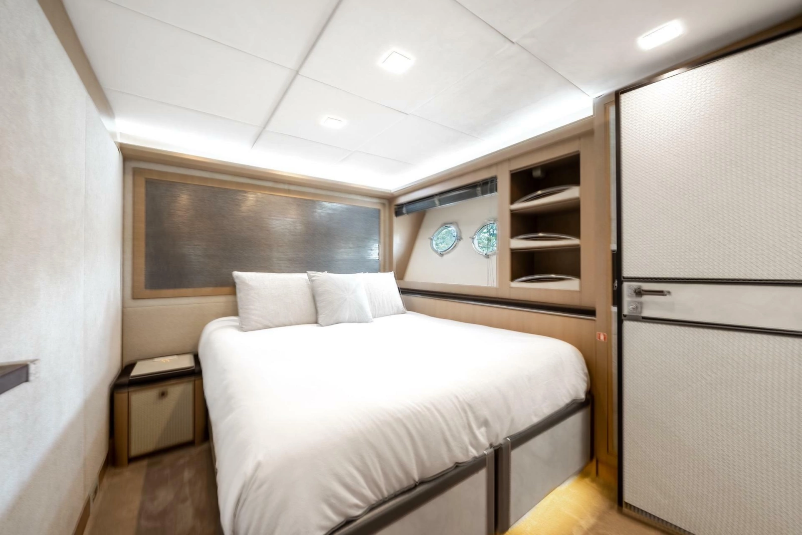 2015 Monte Carlo Yachts MCY 86