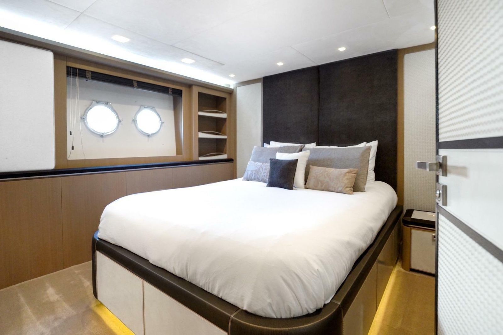 2015 Monte Carlo Yachts MCY 86