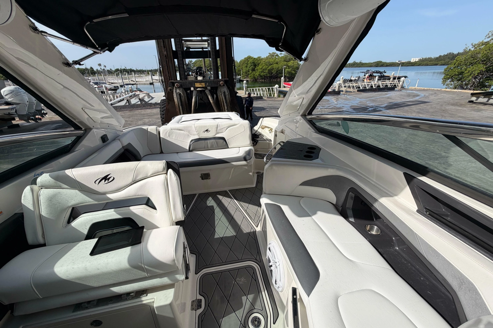 2014 Monterey 328SS Super Sport