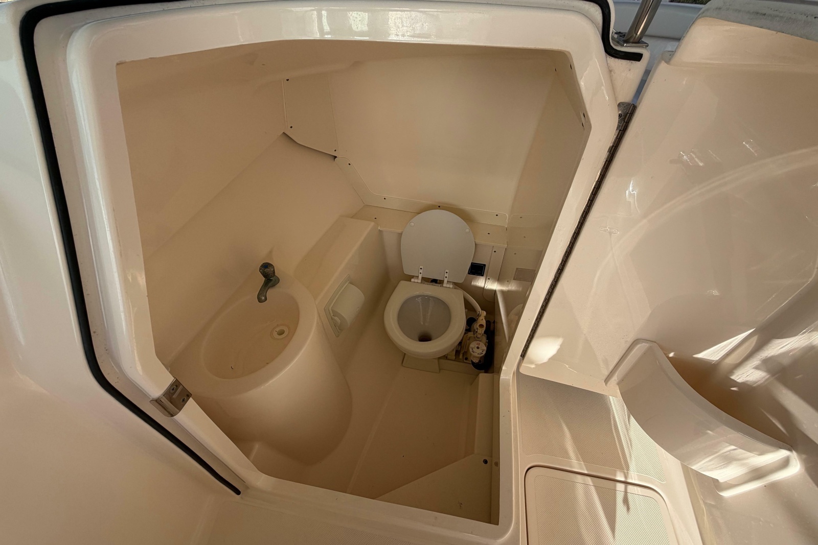 2014 Pursuit DC 265 Dual Console