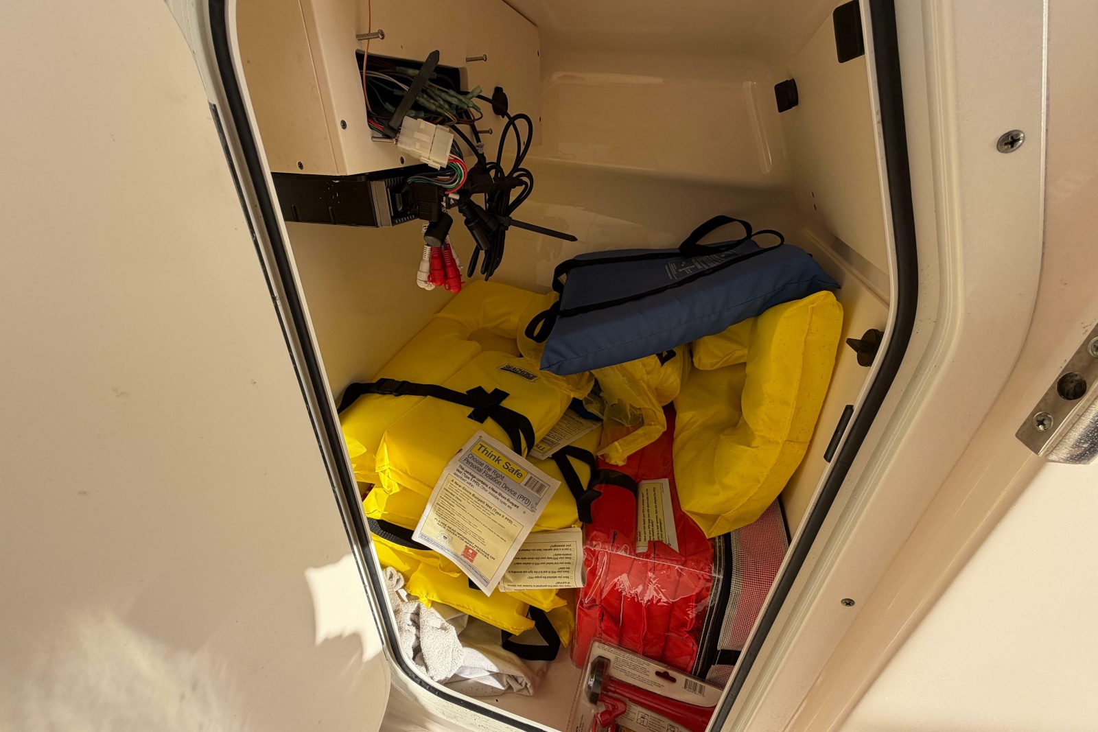 2014 Pursuit DC 265 Dual Console