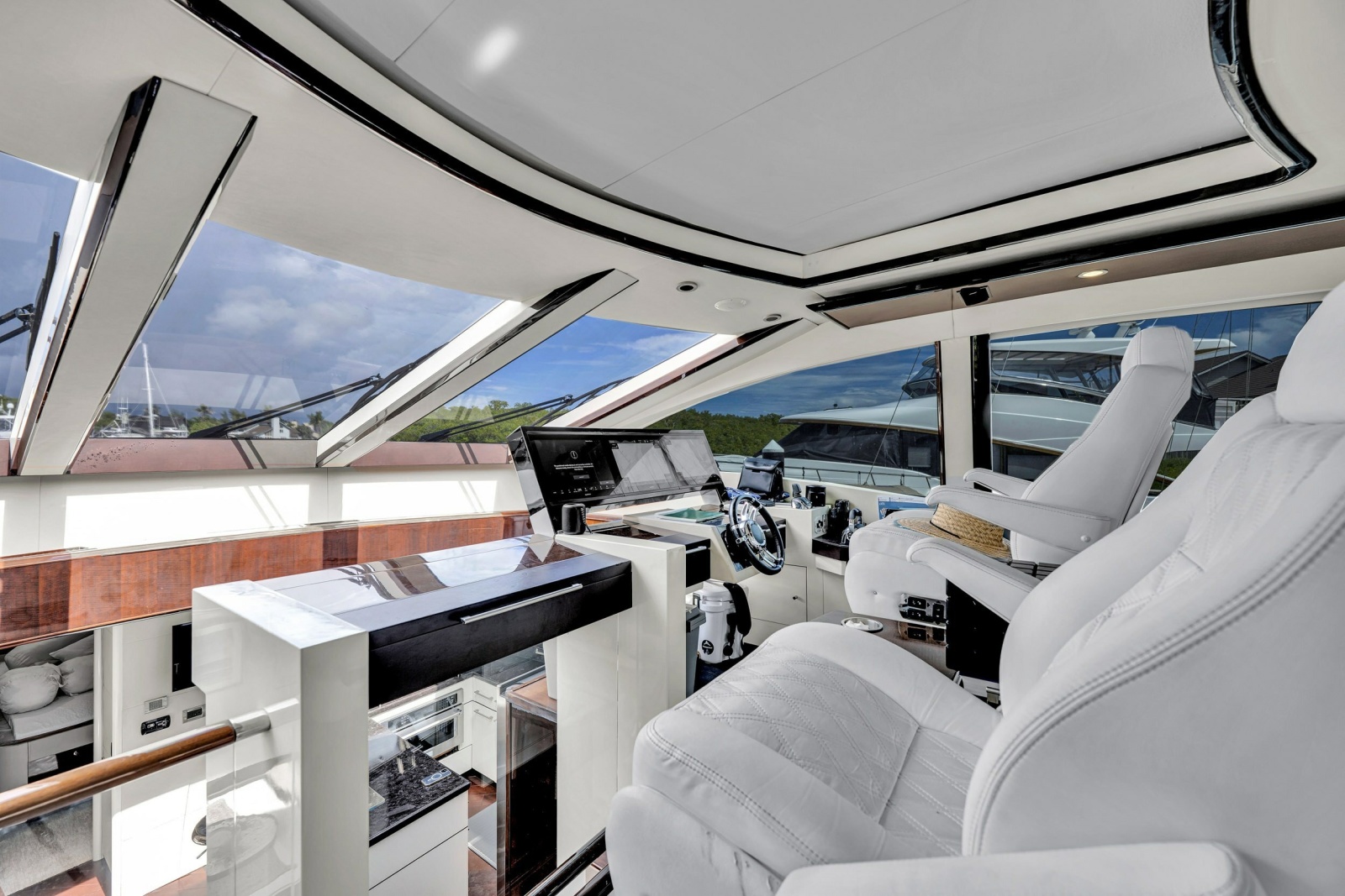 2008 Lazzara Yachts LSX 75