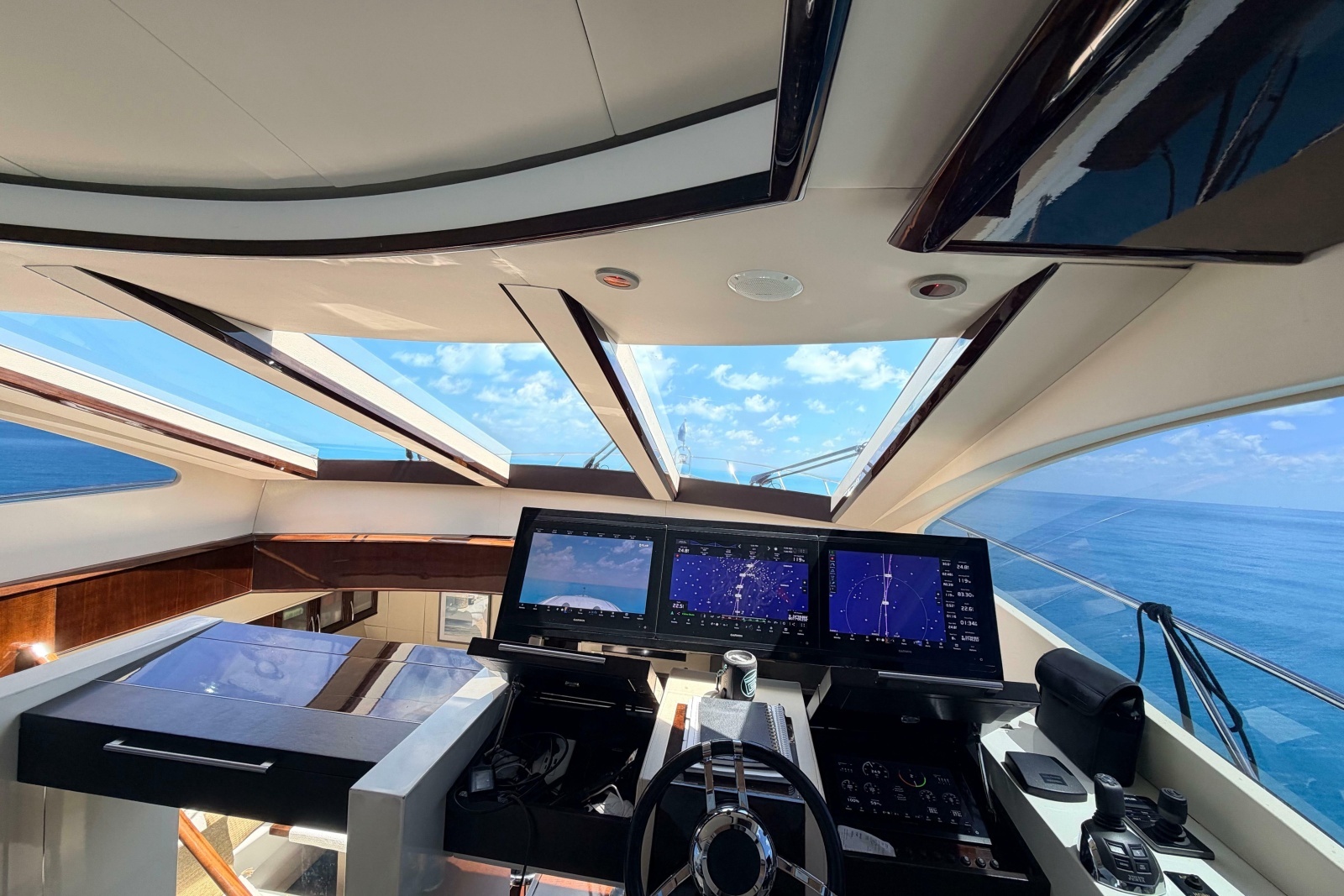 2008 Lazzara Yachts LSX 75