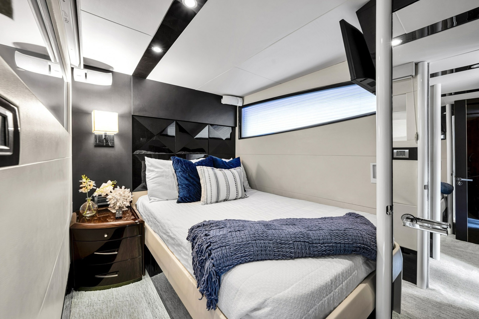 2008 Lazzara Yachts LSX 75