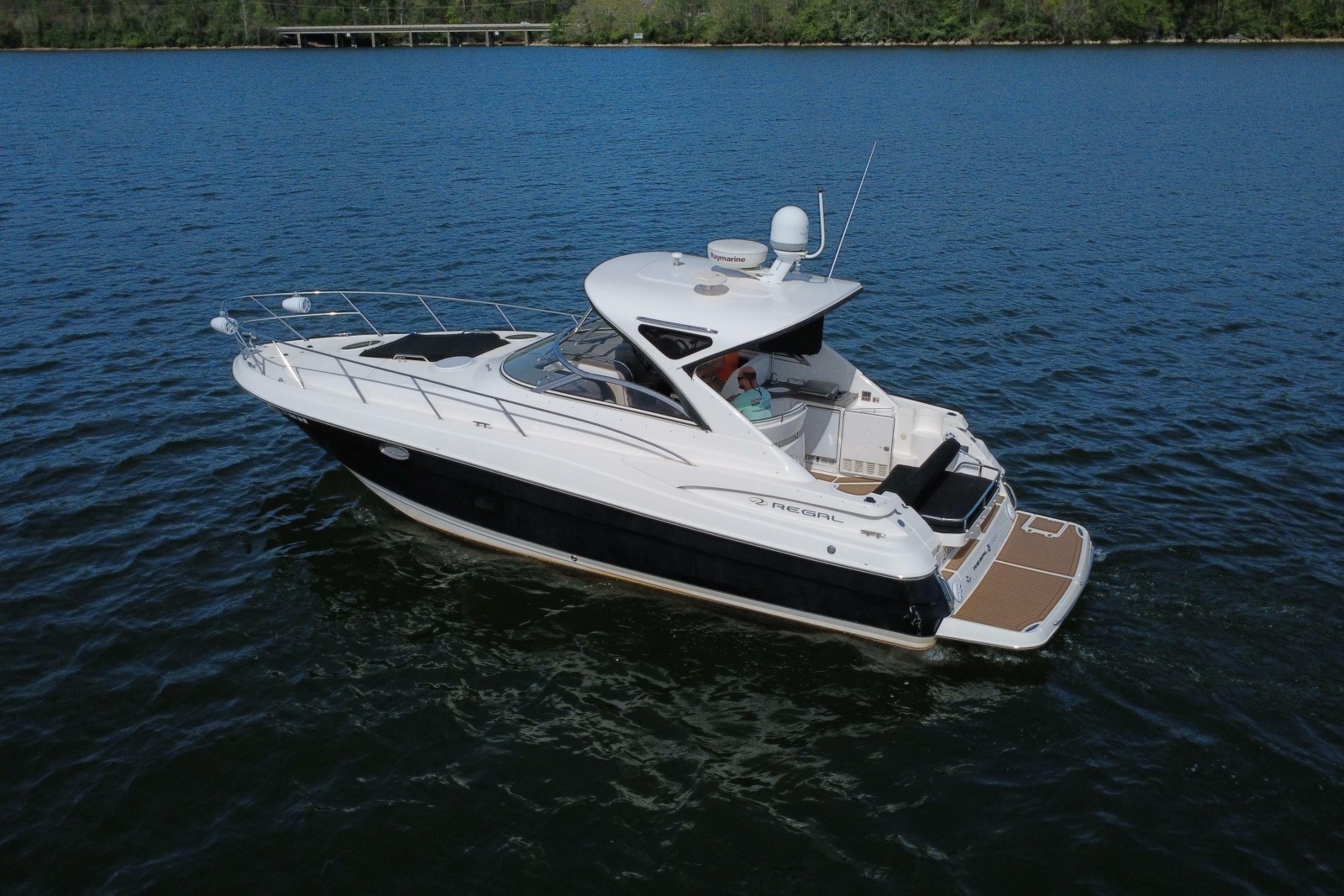 2008 Regal 3760 Sportyacht