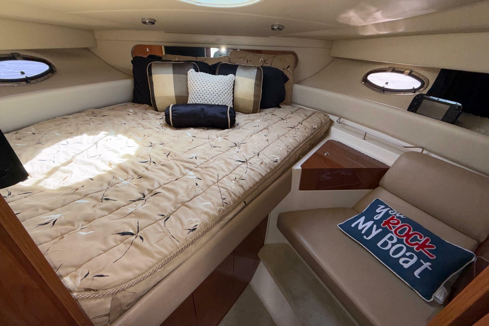 2008 Regal 3760 Sportyacht