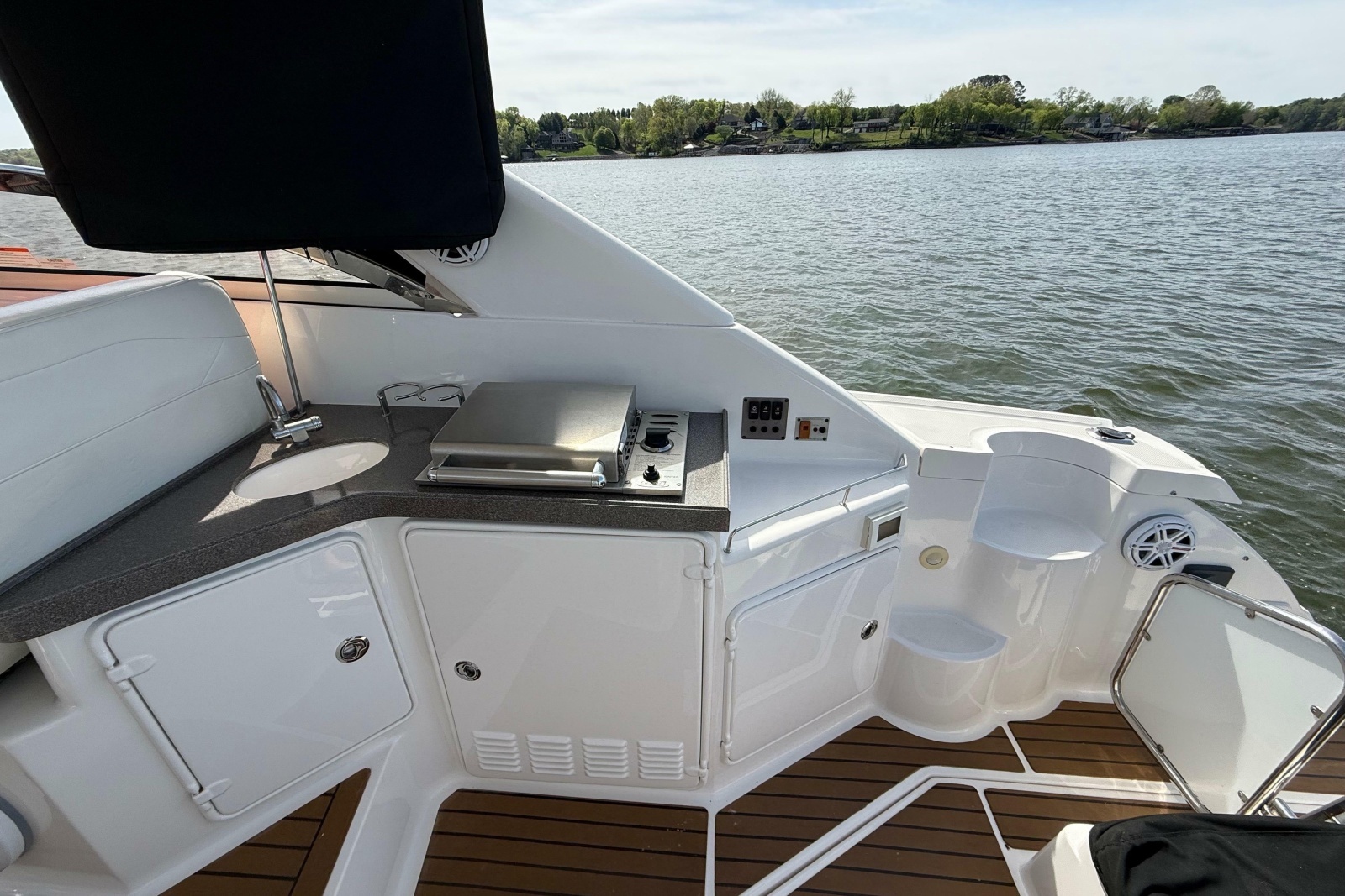 2008 Regal 3760 Sportyacht