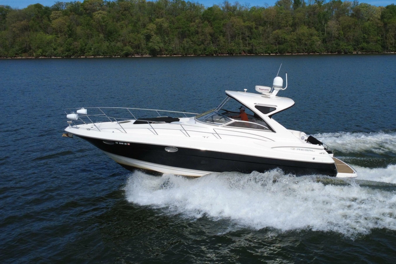 2008 Regal 3760 Sportyacht