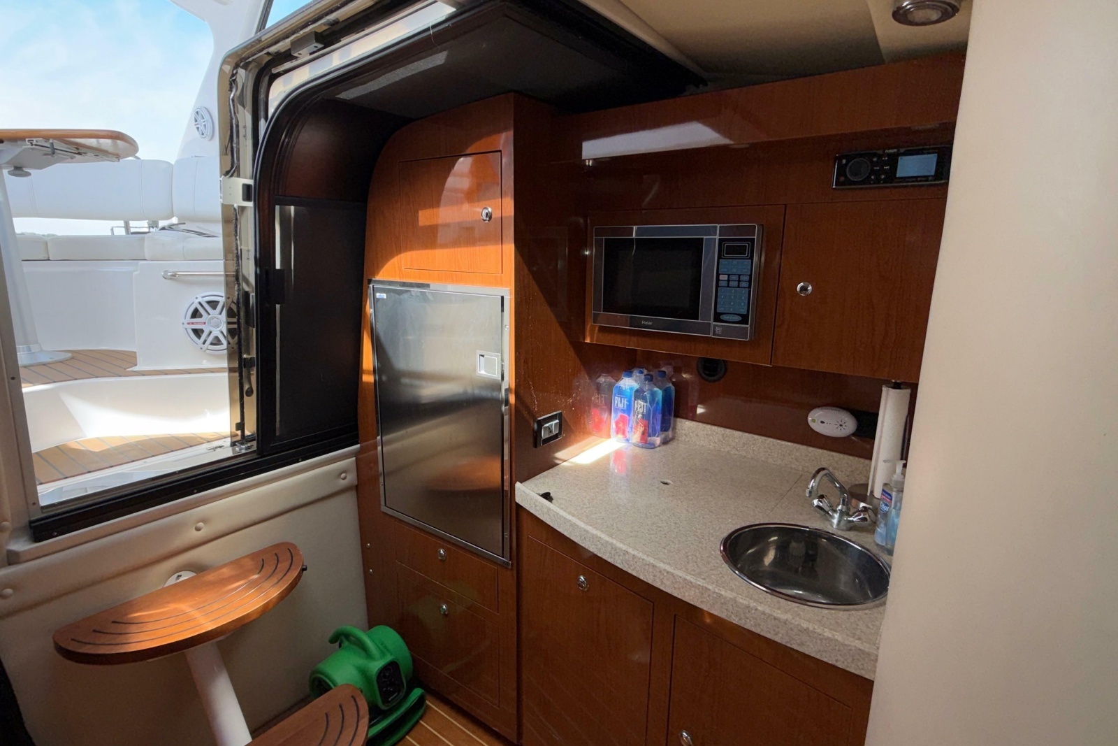 2008 Regal 3760 Sportyacht