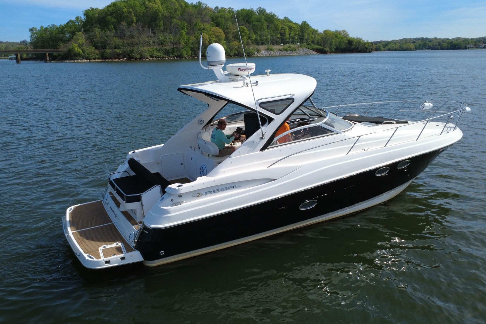 2008 Regal 3760 Sportyacht