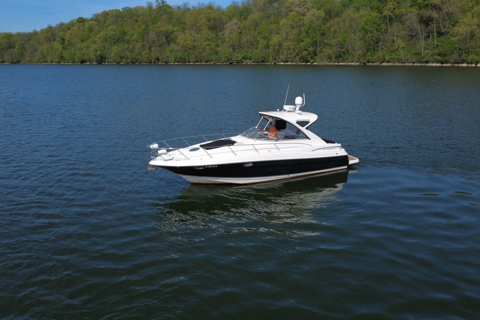 2008 Regal 3760 Sportyacht