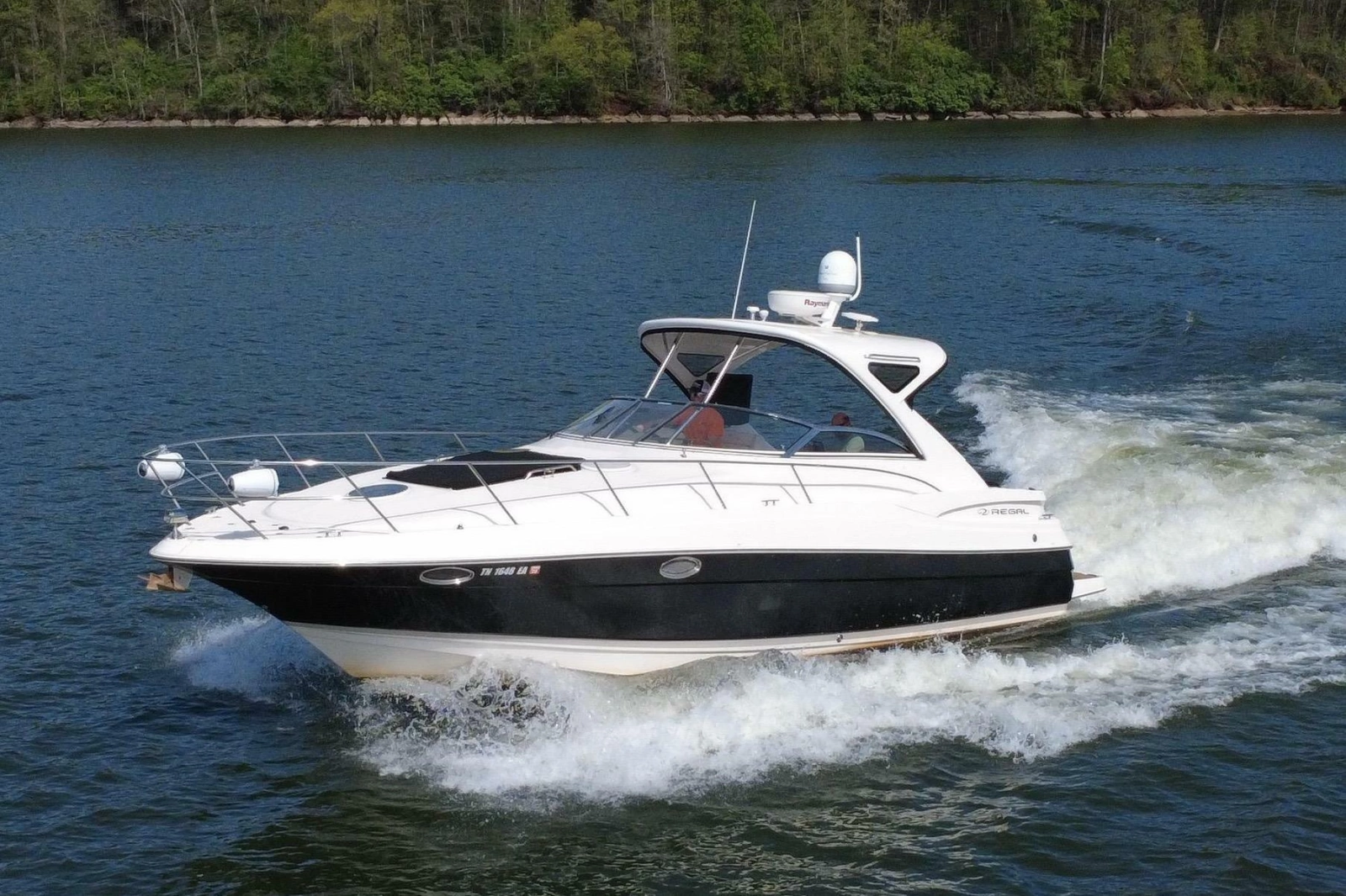 2008 Regal 3760 Sportyacht