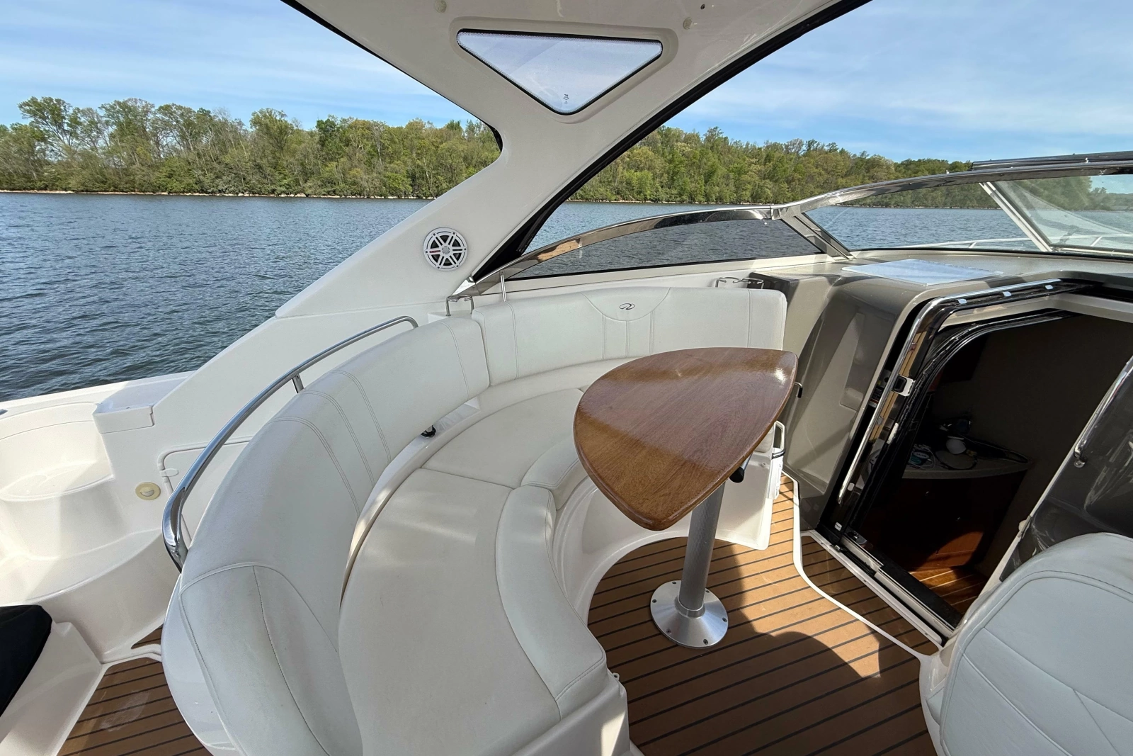 2008 Regal 3760 Sportyacht