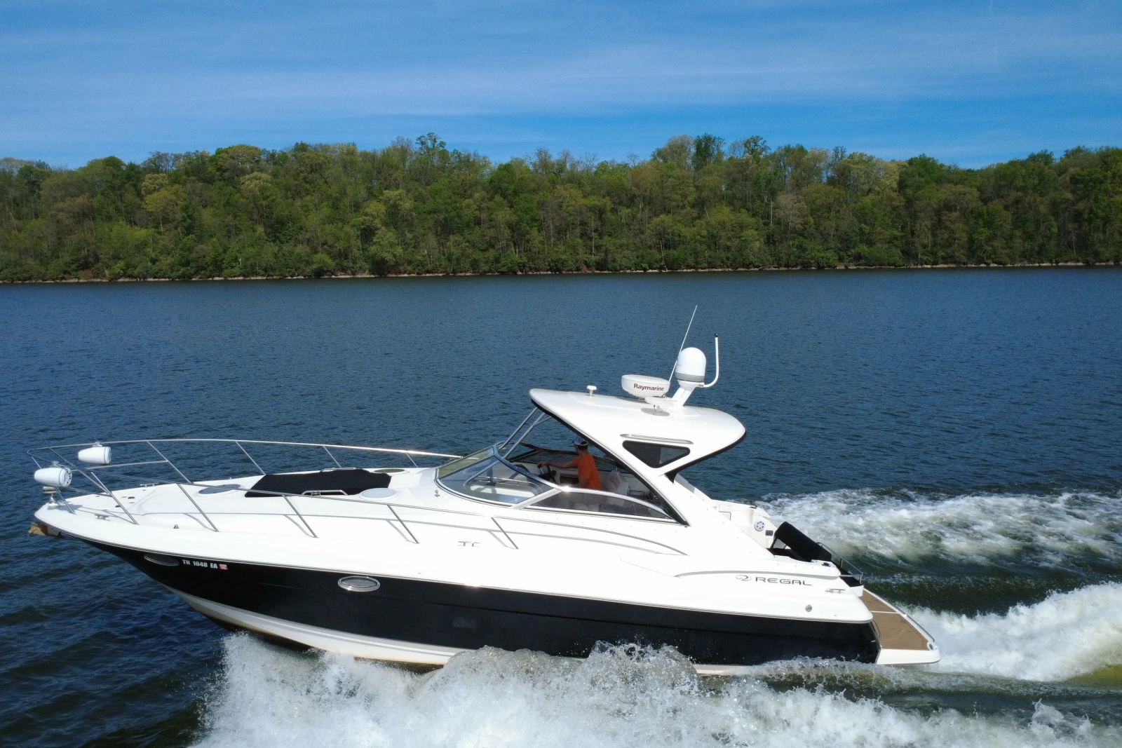 2008 Regal 3760 Sportyacht