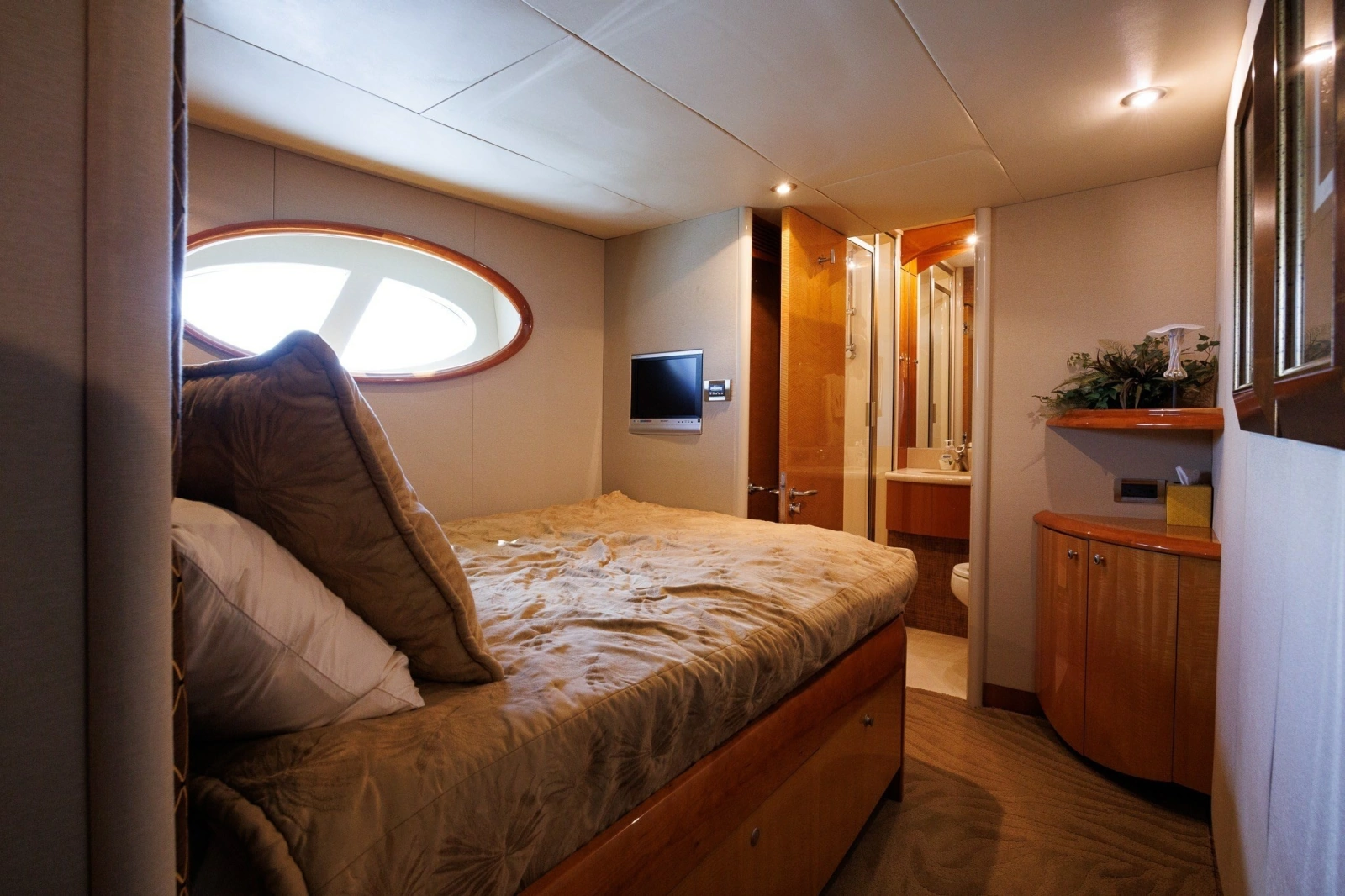 2007 Lazzara Yachts 74 MOTOR YACHT