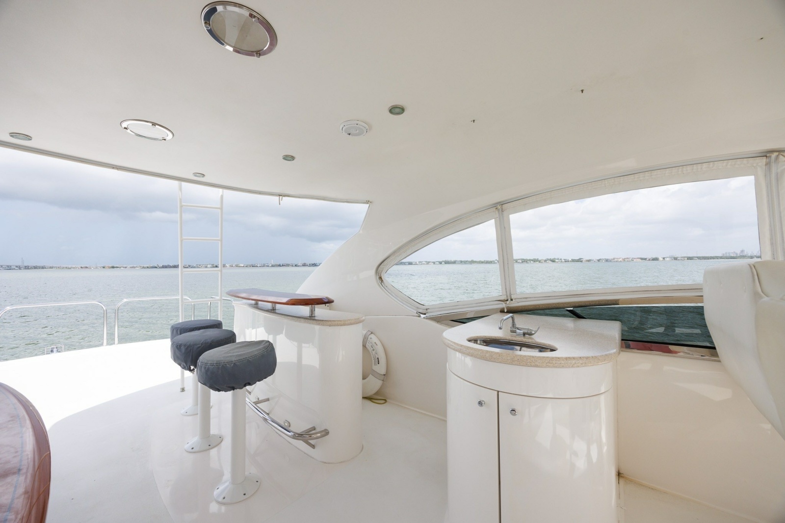 2007 Lazzara Yachts 74 MOTOR YACHT